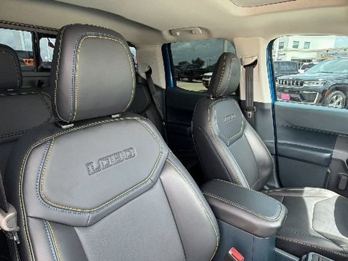 Used 2025 Ford Maverick Lobo AWD/4WD image 33