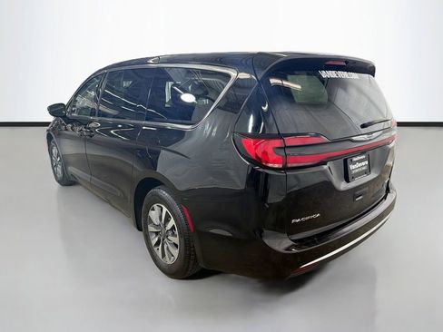 Used 2024 Chrysler Pacifica Limited FWD image 8