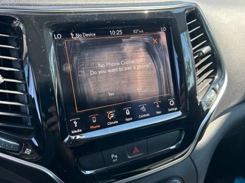 Used 2019 Jeep Cherokee Limited AWD/4WD image 10