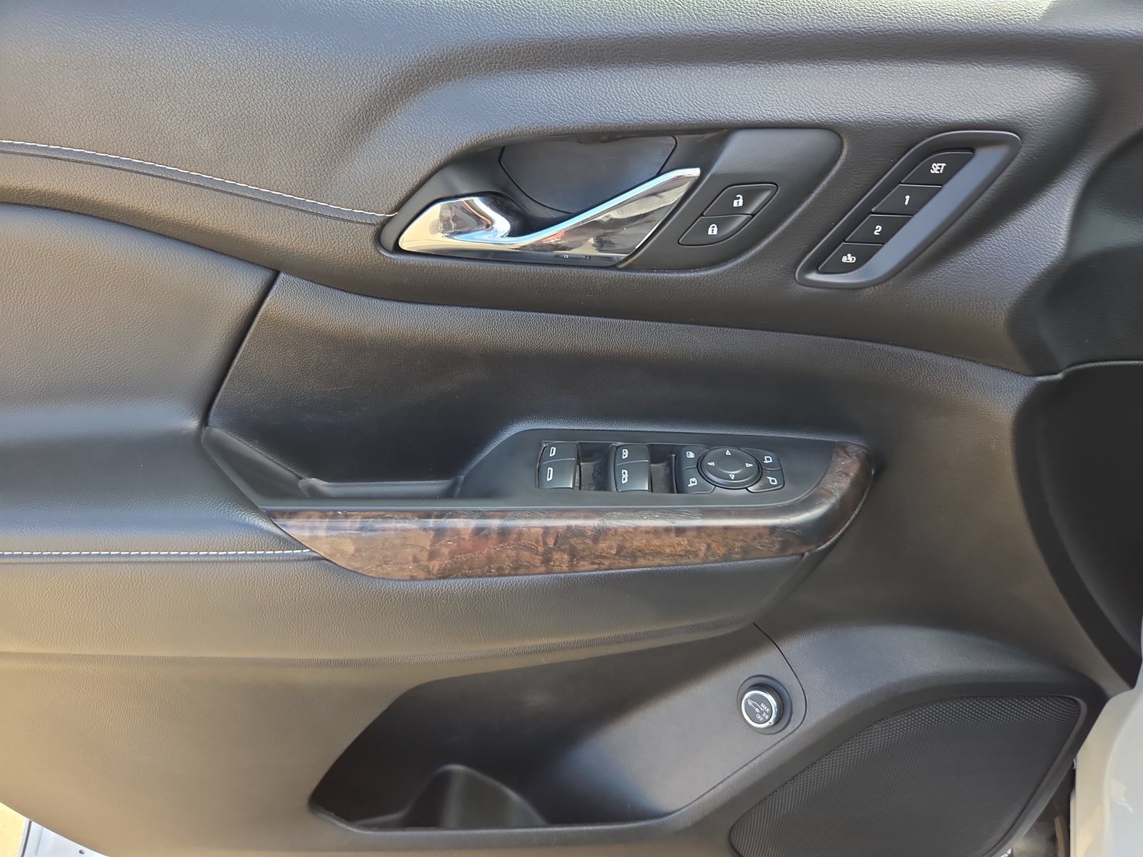 Used 2023 GMC Acadia Denali FWD image 22