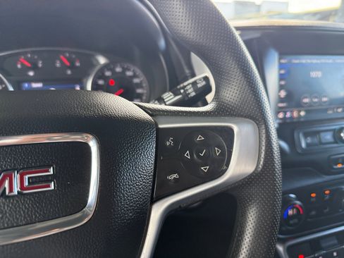 Used 2023 GMC Terrain SLE w/ Driver Convenience Package image 17