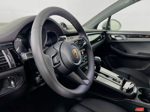 New 2026 Porsche Macan Base image 4