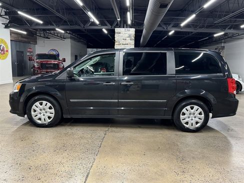 Used 2016 Dodge Grand Caravan American Value Package image 4