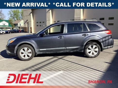 Used 2011 Subaru Outback 2.5i Limited w/ PWR Moonroof Pkg AWD/4WD image 4