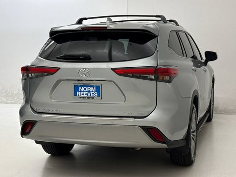 Used 2020 Toyota Highlander Platinum FWD image 9