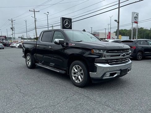Used 2019 Chevrolet Silverado 1500 LTZ w/ LTZ Plus Package AWD/4WD image 3