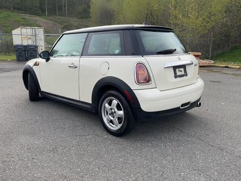 Used 2010 MINI Cooper Hardtop FWD image 3