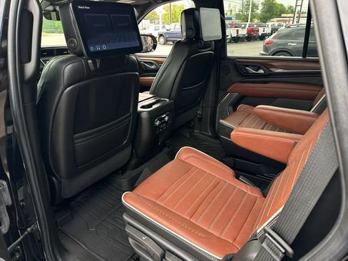 Used 2023 GMC Yukon Denali Ultimate w/ LPO, Floor Liner Package AWD/4WD image 16