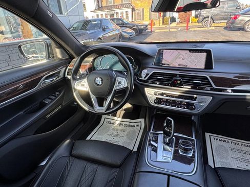 Used 2017 BMW 750i xDrive image 19