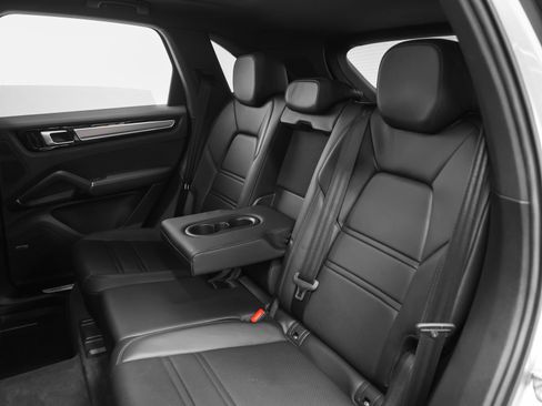 Certified 2021 Porsche Cayenne AWD/4WD image 36