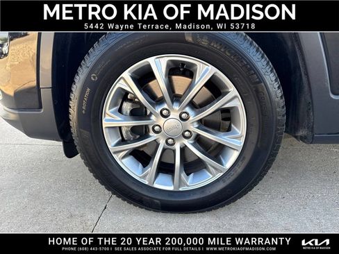 Used 2021 Jeep Cherokee Latitude Lux w/ Comfort/Convenience Group AWD/4WD image 10