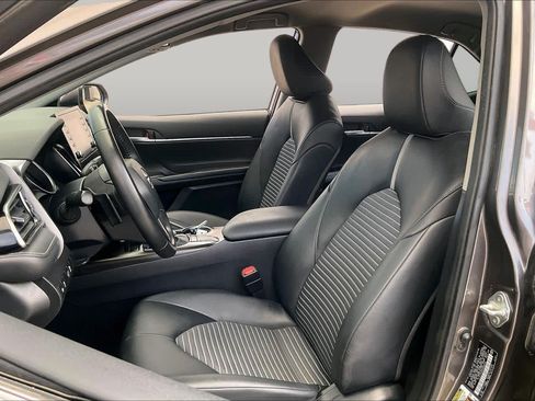 Used 2023 Toyota Camry SE w/ Convenience Package FWD image 8