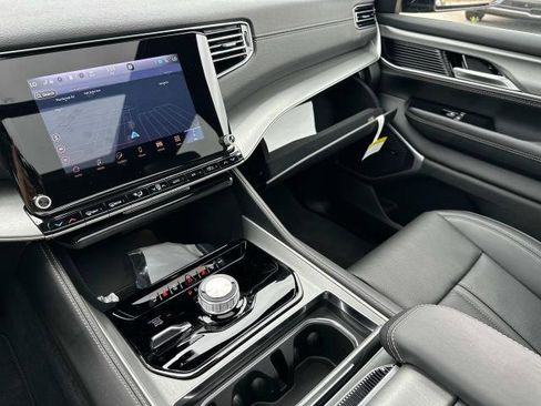 New 2025 Jeep Wagoneer 4WD w/ Premium Group I image 19