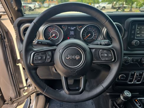 Used 2018 Jeep Wrangler Unlimited Sport S AWD/4WD image 17