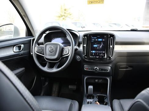 Certified 2025 Volvo XC40 B5 Core image 16
