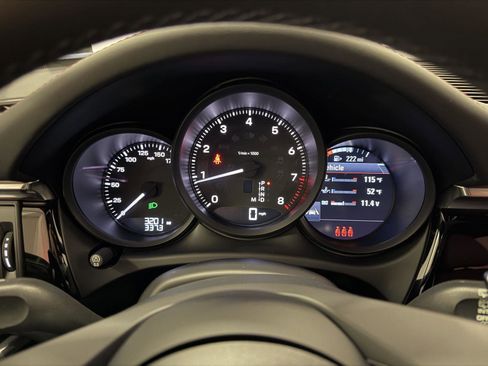 Used 2025 Porsche Macan image 21