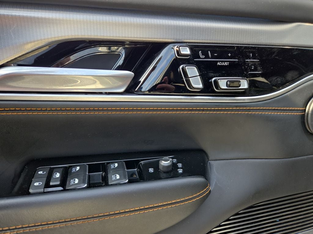 Used 2022 Jeep Grand Wagoneer Series III AWD/4WD image 17