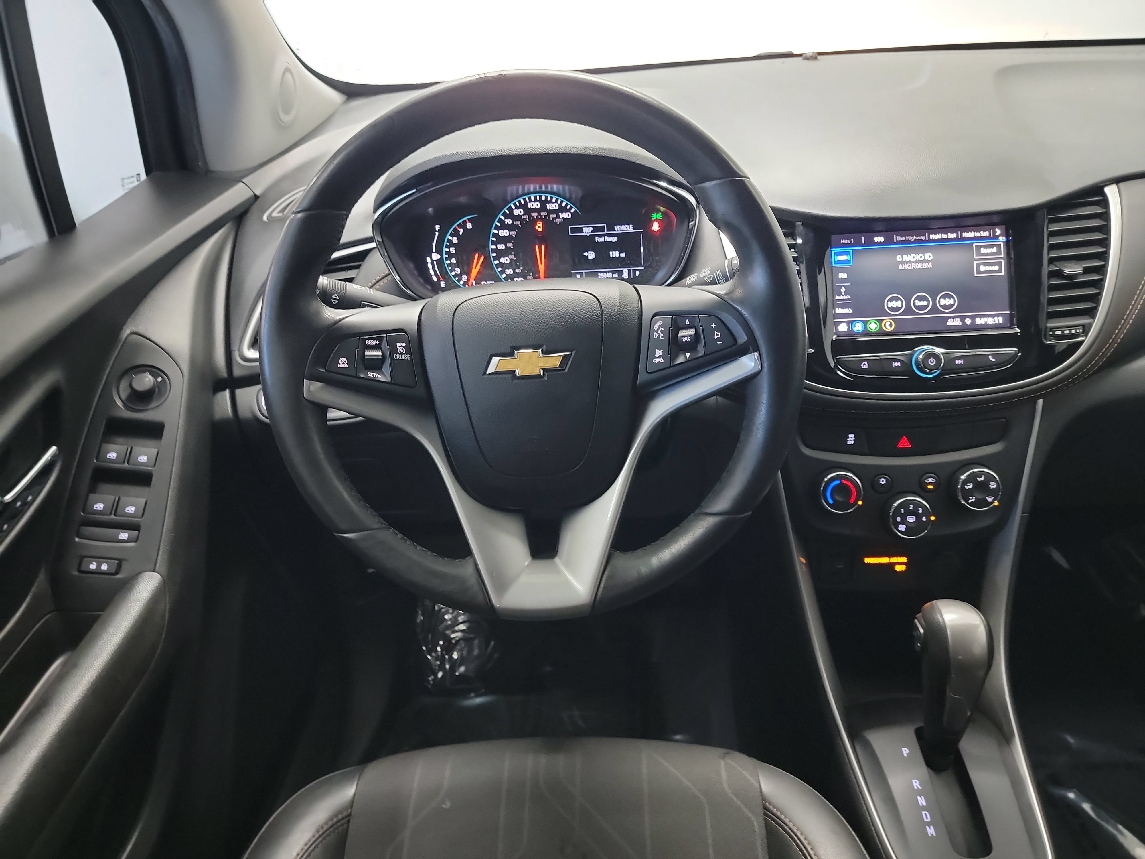 Used 2022 Chevrolet Trax LT w/ LT Convenience Package AWD/4WD image 16