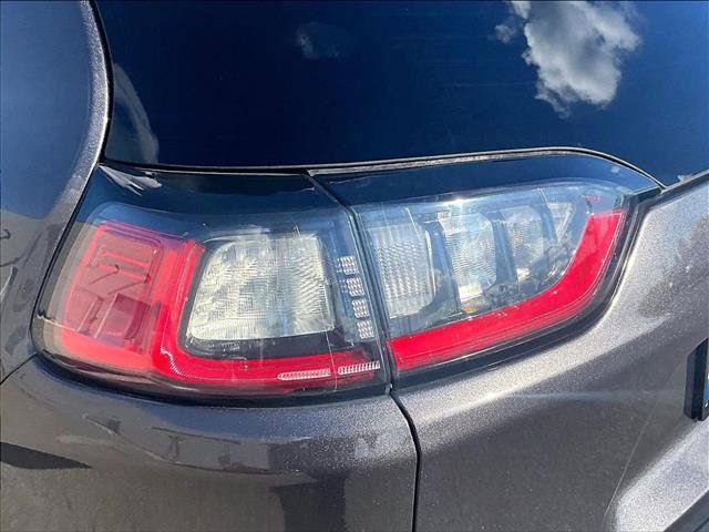Used 2019 Jeep Cherokee Latitude Plus w/ Comfort/Convenience Group FWD image 29