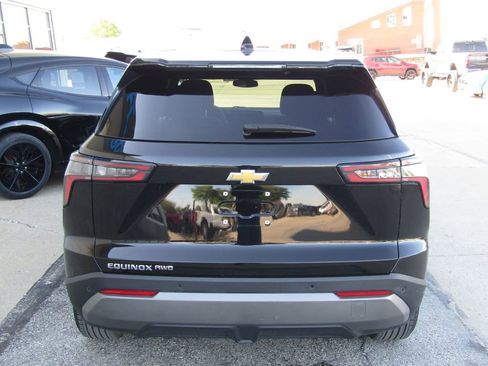 Used 2025 Chevrolet Equinox LT AWD/4WD image 4