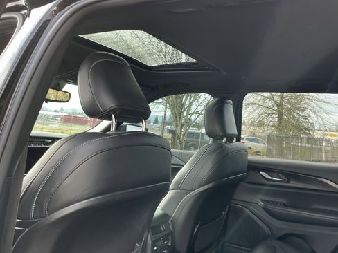 Used 2023 Jeep Grand Cherokee Altitude image 15