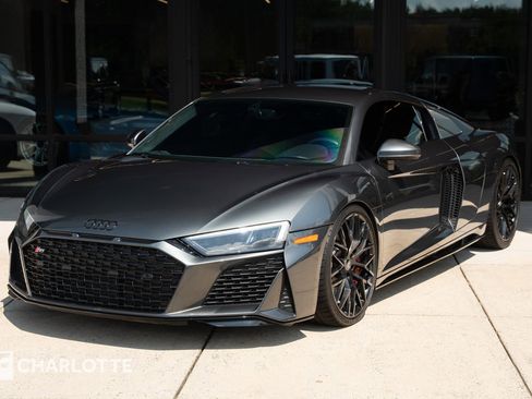 Used 2020 Audi R8 V10 w/ Carbon Exterior Package image 7