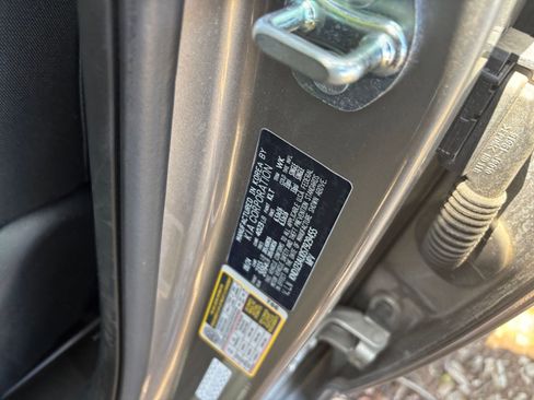 Used 2025 Kia Soul LX w/ LX Technology Package FWD image 28