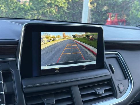 Used 2023 Chevrolet Suburban Premier image 18