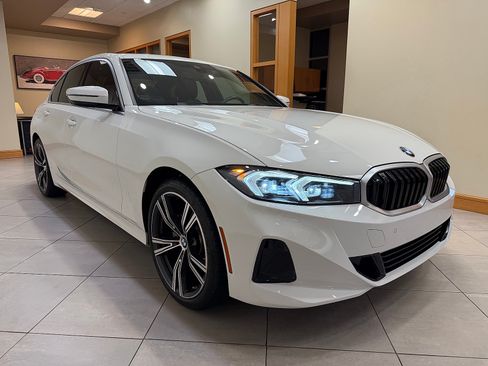 Used 2024 BMW 330i Sedan w/ Convenience Package RWD image 2