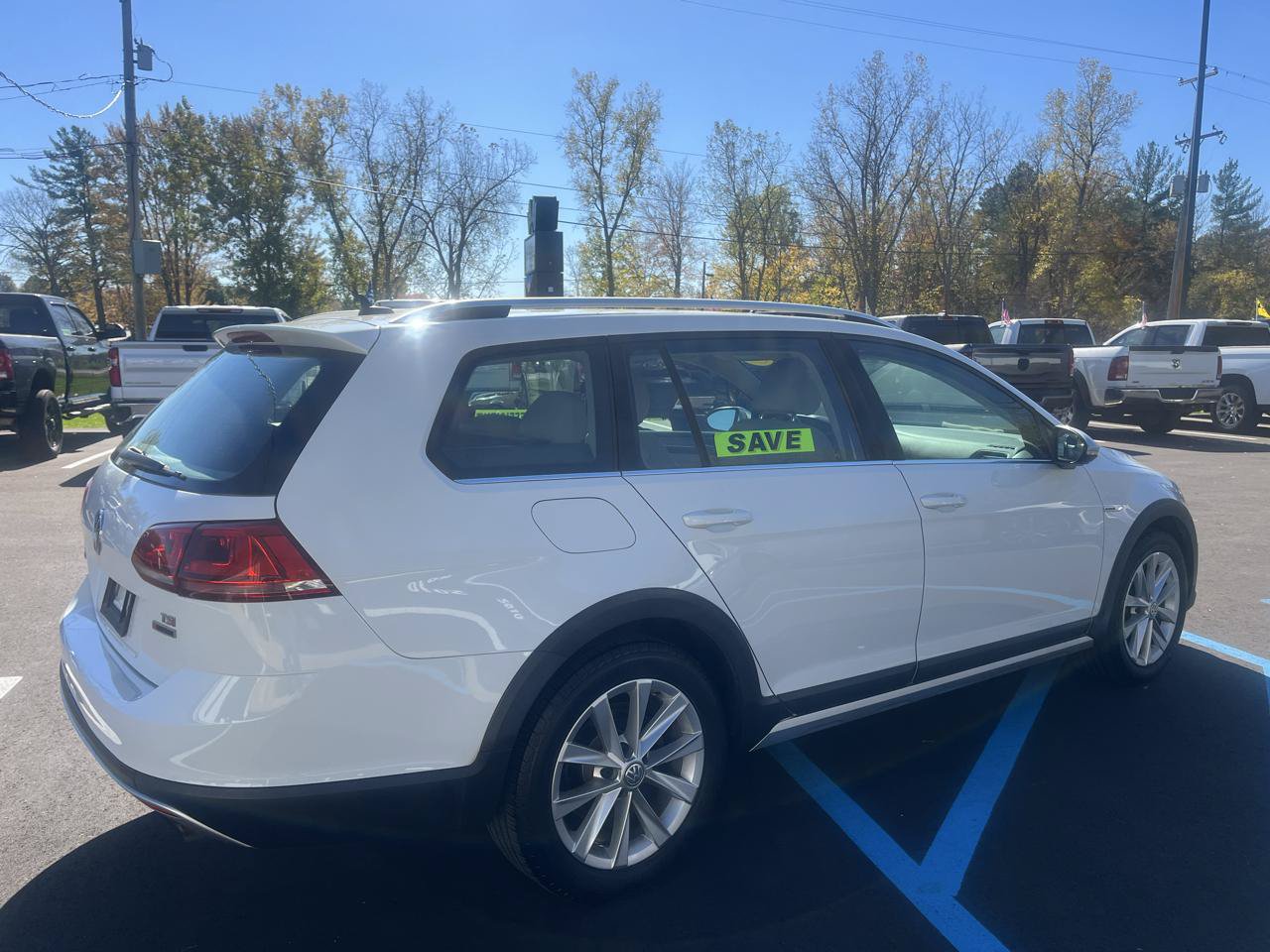Used 2017 Volkswagen Golf Alltrack SEL AWD/4WD image 5