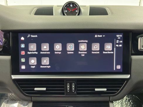 Used 2022 Porsche Cayenne Platinum Edition image 32