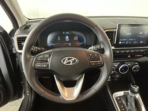 Used 2026 Hyundai Venue SEL FWD image 17