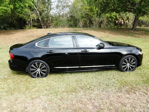 Used 2023 Volvo S90 B6 Plus image 3