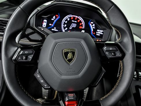 Used 2022 Lamborghini Huracan EVO RWD image 24