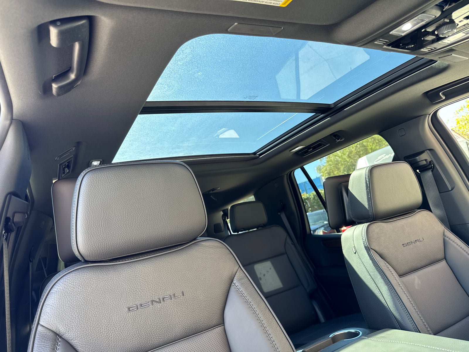 New 2027 GMC Yukon Denali w/ Denali Reserve Package AWD/4WD image 17