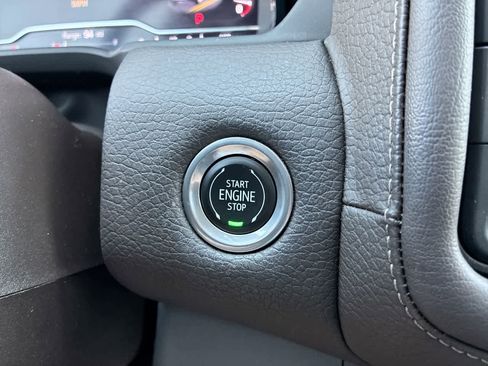 Used 2022 GMC Yukon XL Denali image 17