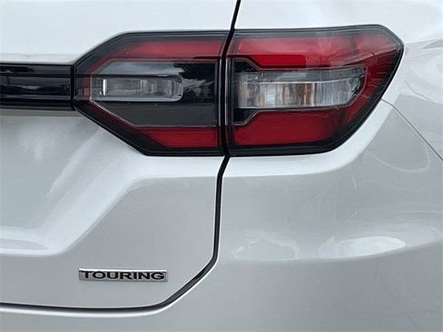 Used 2025 Honda Pilot Touring image 7