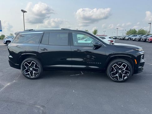 Used 2026 Chevrolet Traverse High Country w/ LPO, Floor Liner Package AWD/4WD image 2