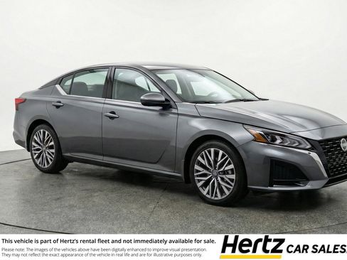 Used 2025 Nissan Altima 2.5 SV FWD image 1