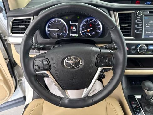 Used 2019 Toyota Highlander XLE FWD image 23