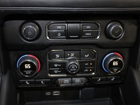 Used 2023 Chevrolet Suburban Z71 w/ Luxury Package image 49