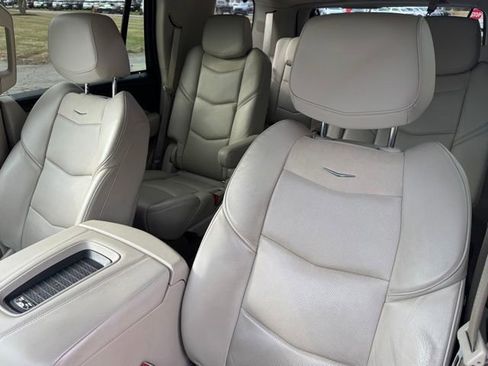 Used 2019 Cadillac Escalade Luxury image 19