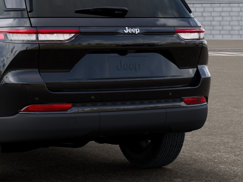 New 2027 Jeep Grand Cherokee Laredo RWD image 13