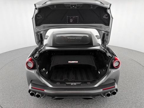 Used 2019 Ferrari Portofino RWD image 36