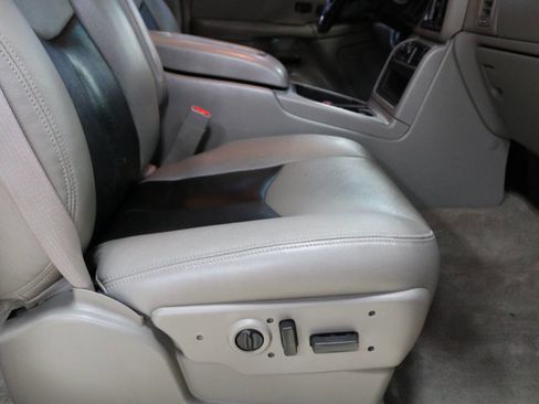 Used 2006 GMC Sierra 2500 SLT w/ Heavy-Duty Power Package image 43