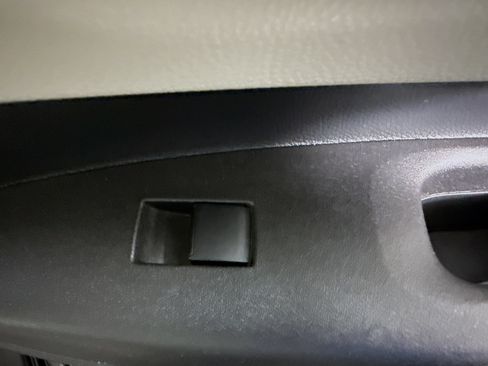 Used 2022 Toyota Corolla LE FWD image 30