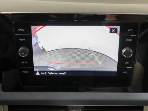 Used 2025 Volkswagen Jetta SE w/ Sunroof Package FWD image 8