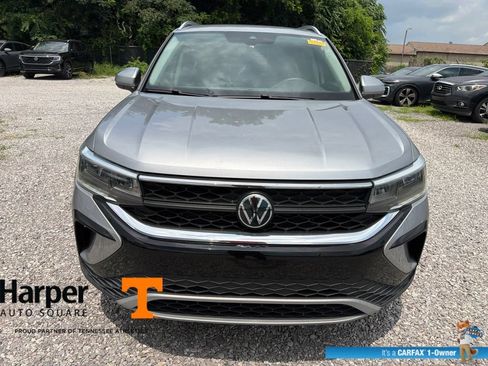 Used 2023 Volkswagen Taos SE w/ Panoramic Sunroof Package FWD image 8