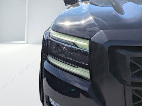 Used 2024 Nissan Frontier PRO-4X w/ Pro Convenience Package image 8