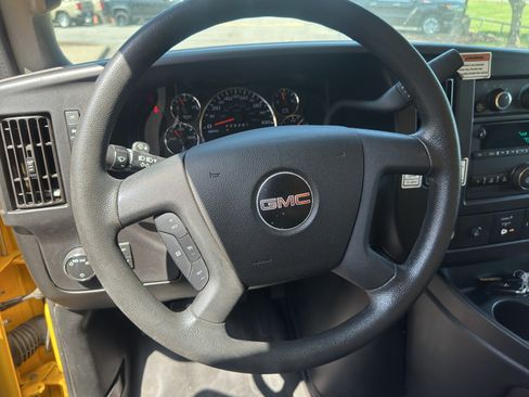 Used 2021 GMC Savana 3500 Extended w/ Power Convenience Package RWD image 16